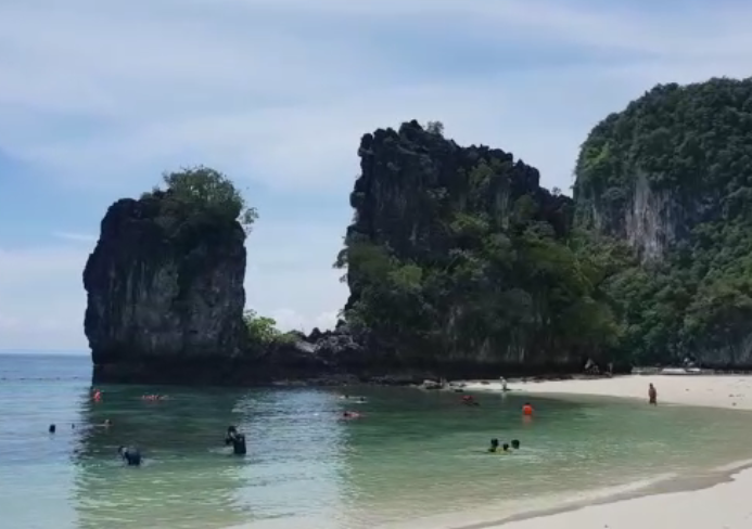 푸꾸옥 여행에서 섬에서 수영하는 모습