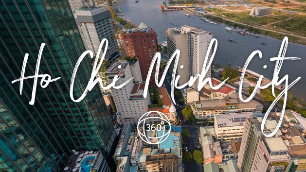 고층 빌딩과 사이공강이 내려다보이는 호치민시 전경으로, 호치민 당일치기를 계획하는 여행자가 도시의 분위기를 파악하기 좋은 이미지